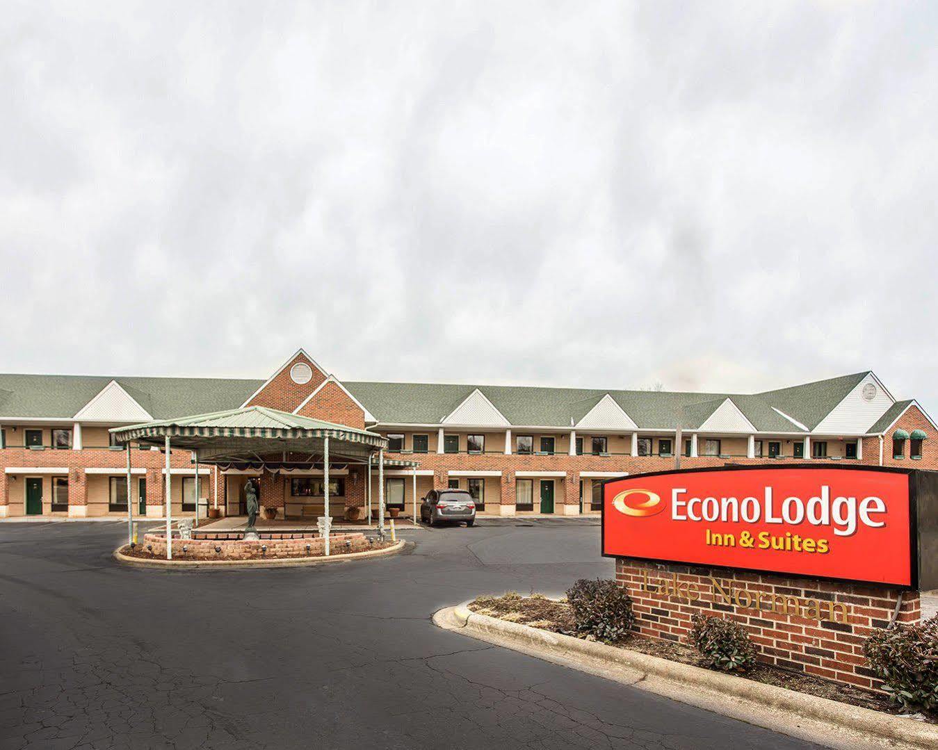 Red Roof Inn & Suites Cornelius - Lake Norman Zewnętrze zdjęcie